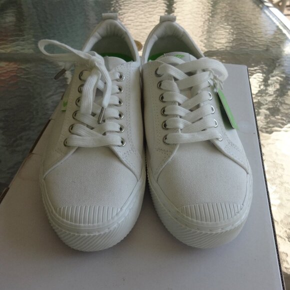 Cariuma  off White sneakers size  W. 10.5, M 9, lace up, cork padded insole, NWT - Picture 13 of 16
